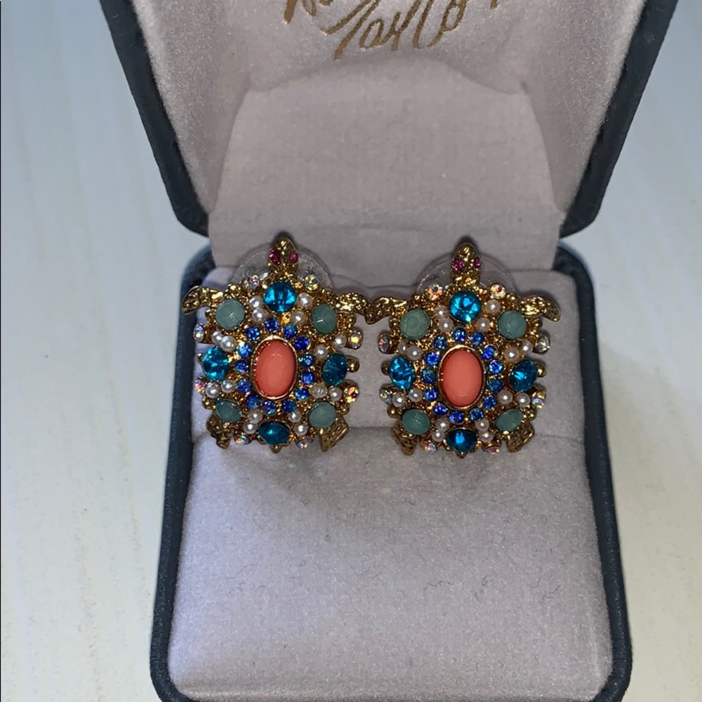 Adorable Betsey Johnson turtle earrings
